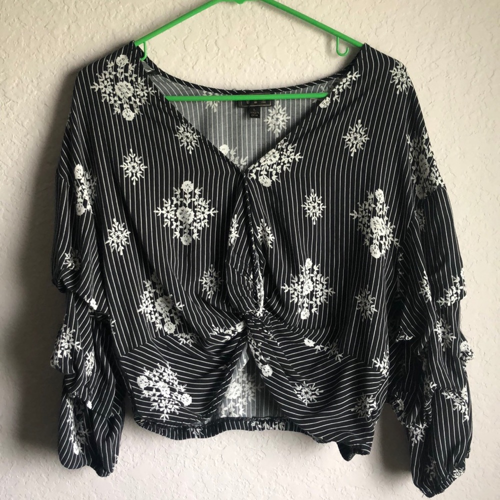 Super cute crop top! Casual or night time!